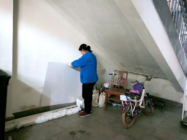 清理卫生死角.jpg