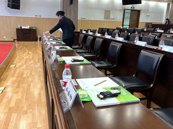 4会议设施摆放_副本.jpg