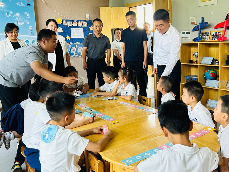 2 深入部室了解编程课程.jpg