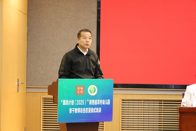 6 杨陵区教育局教研室主任董英武发言.jpg