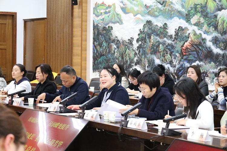 3 王绯园长总结工作.jpg