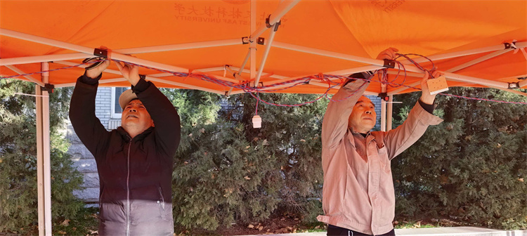 搭建帐篷.jpg