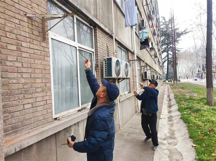 更换学生区晾衣绳.jpg
