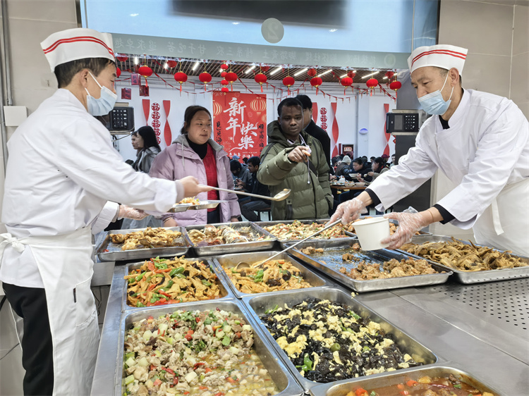 南民饭菜准备.jpg