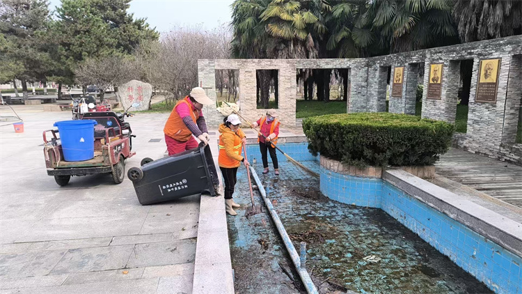 清洗喷泉池.jpg