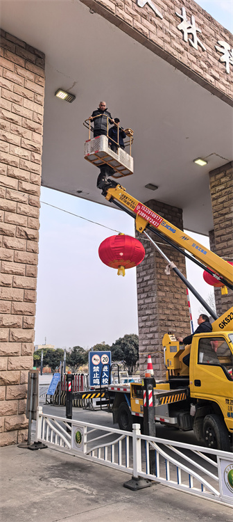 西门挂灯笼.jpg