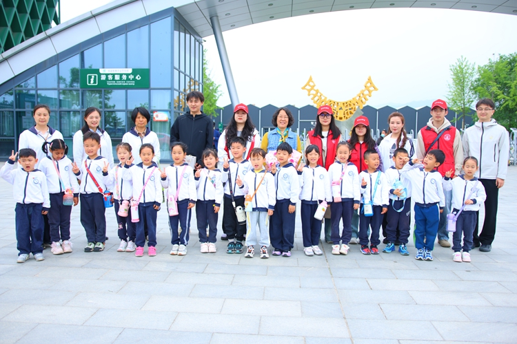 6 合影.jpg