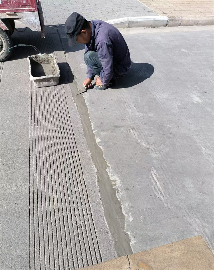 修补路面.jpg