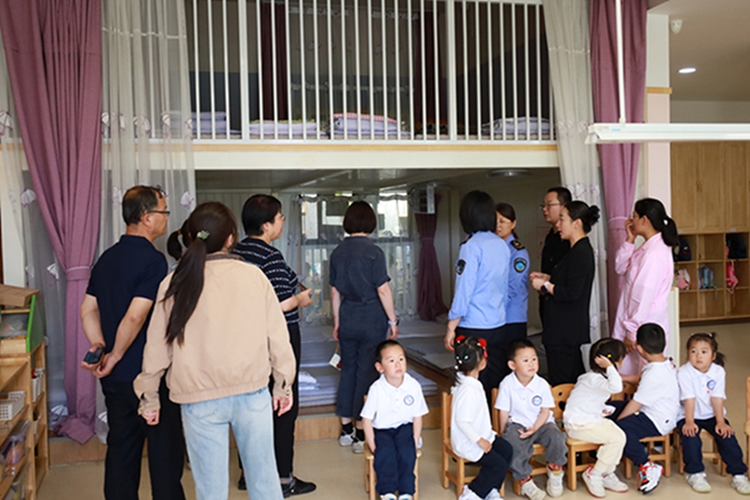 杨陵区多部门联合评估组莅临实验幼儿园开展卫生保健综合评估