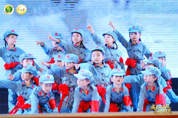 5 幼儿表演.jpg