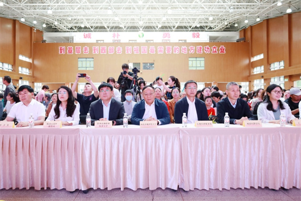 1 出席领导.jpg