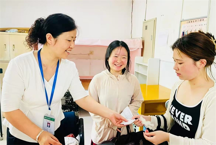 为学生办理业务.jpg