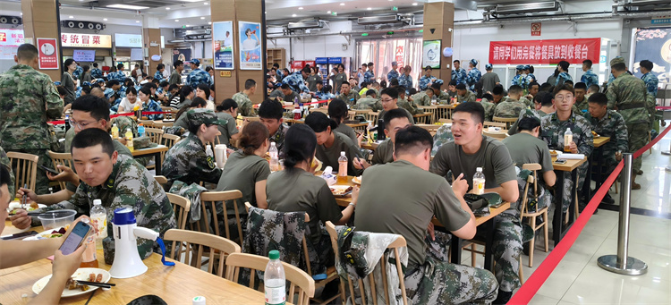 用餐现场.jpg