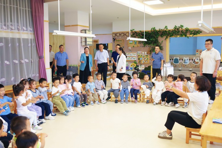 了解小班新生入园适应情况.jpg