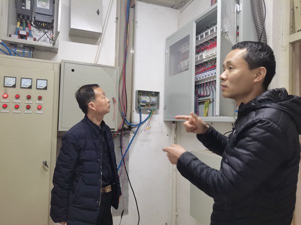 d60a00fe213248b5bfae96e218260932.jpg 主任马林科带队调试_副本.jpg