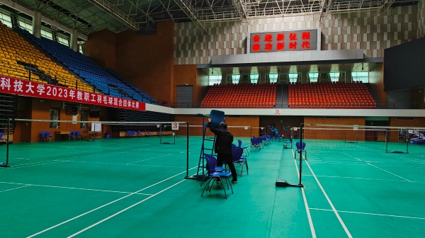 5516950af5554a089d1809631e6c5c19.jpg 摆放裁判椅1.jpg