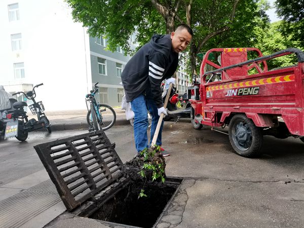 8c2d8af331f04ed9b0cd2ba26a43cf40.jpg 清理淤泥.jpg