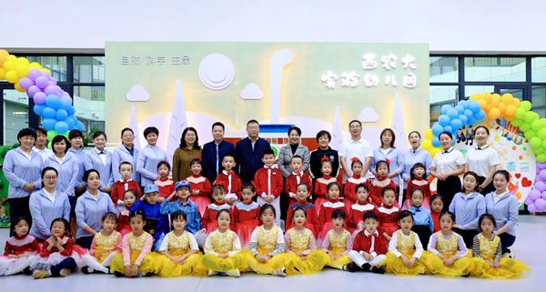 e8c47ee960ad4520b874b7c4a65048fc.jpg 合影_副本.jpg