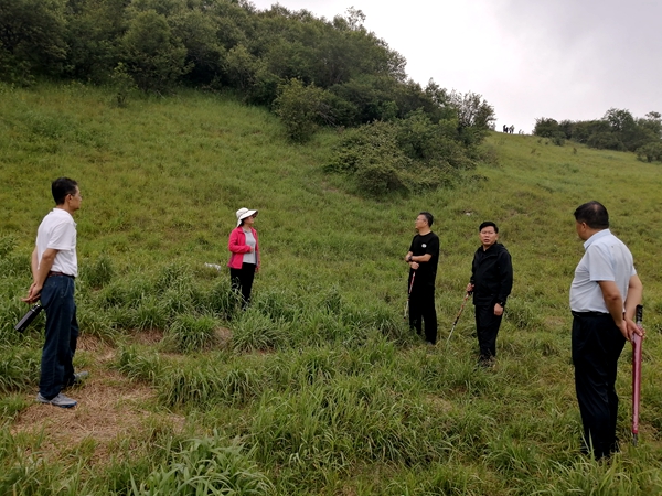 e74ff718cd2b4b14a050ffb537fb70d2.jpg 与带队老师深入交流.jpg